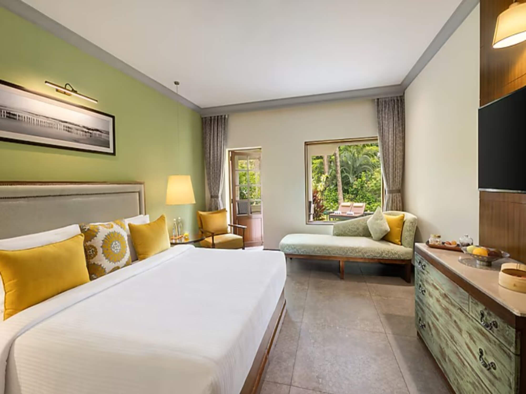 Grande Club Room